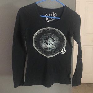 Volcom brand long sleeve T-shirt. Size S.